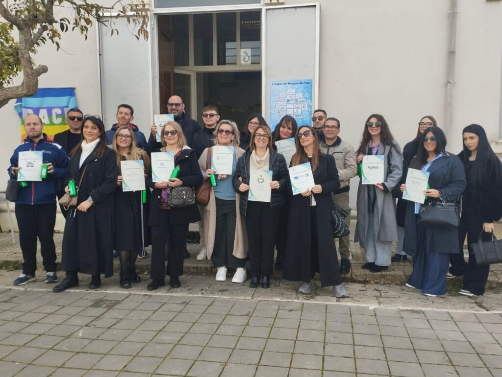 Sponsor erogatore d'acqua scuola via Mazzini Racale